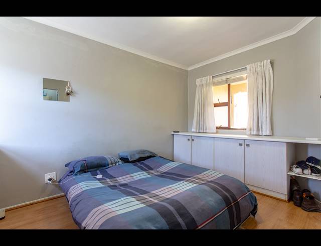 1 BEDROOM APARTMENT FOR SALE IN KENILWORTH